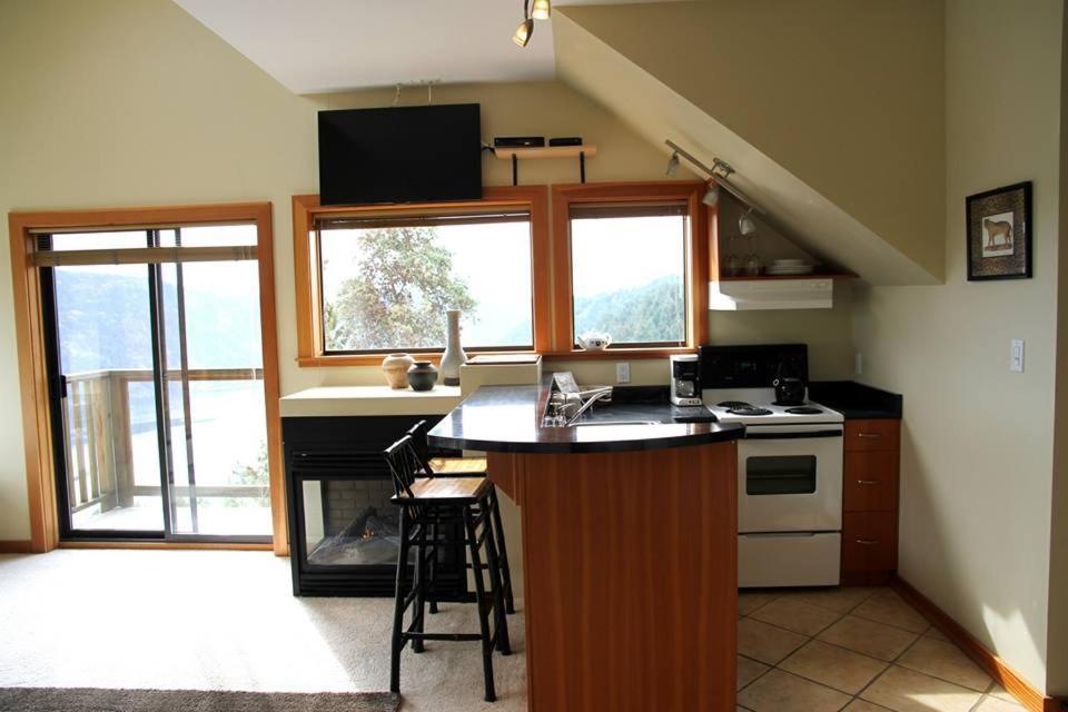 Moon Water Lodge Malahat Zewnętrze zdjęcie