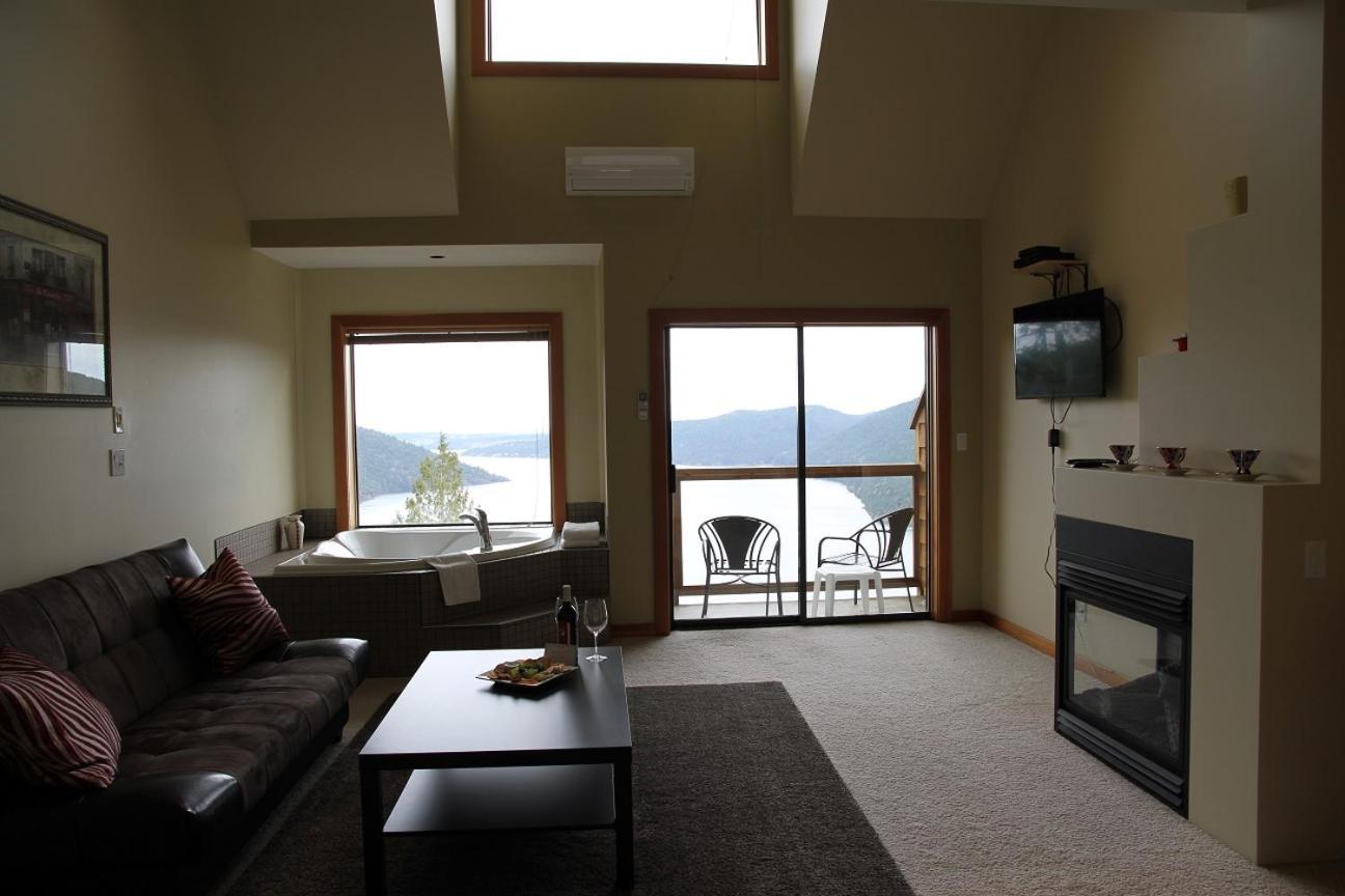 Moon Water Lodge Malahat Zewnętrze zdjęcie