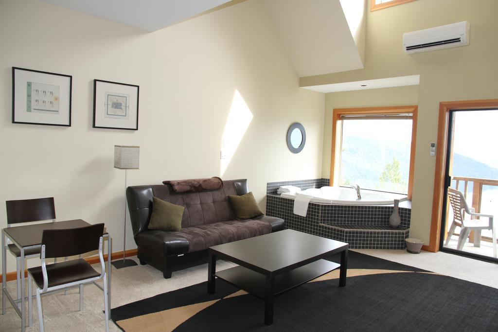 Moon Water Lodge Malahat Zewnętrze zdjęcie