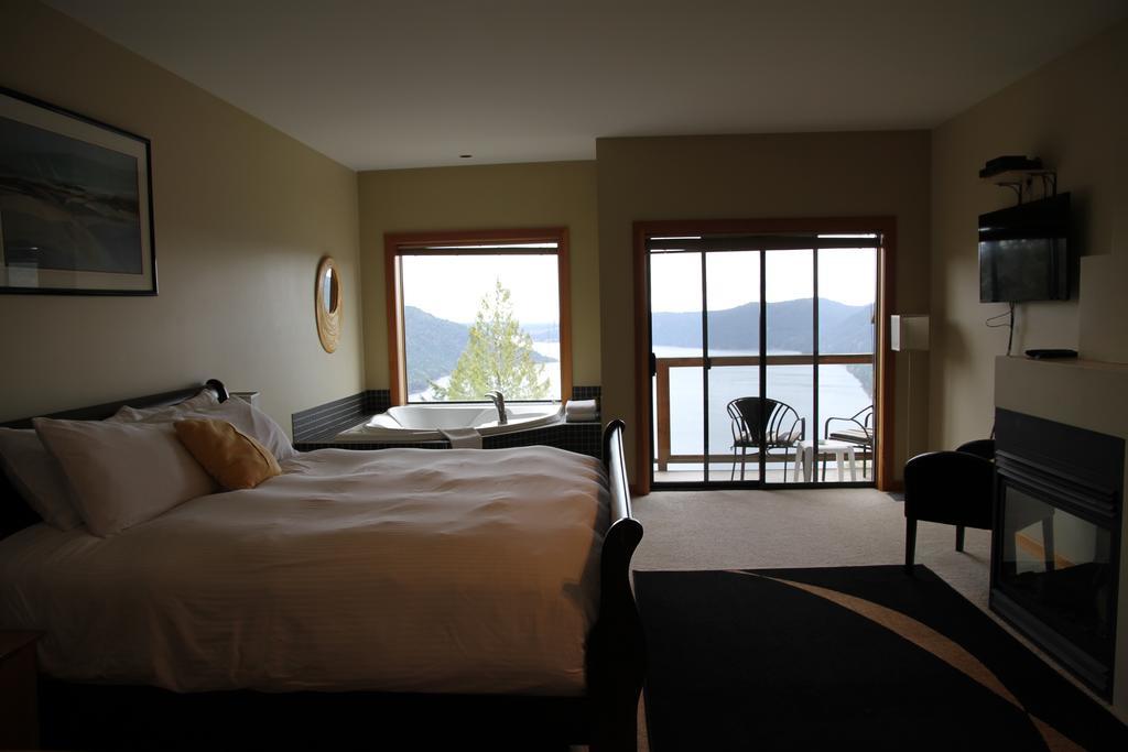 Moon Water Lodge Malahat Zewnętrze zdjęcie
