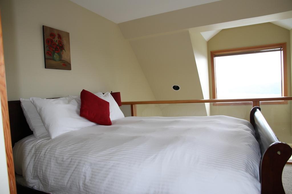 Moon Water Lodge Malahat Zewnętrze zdjęcie