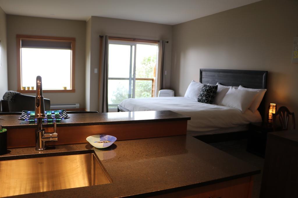 Moon Water Lodge Malahat Zewnętrze zdjęcie