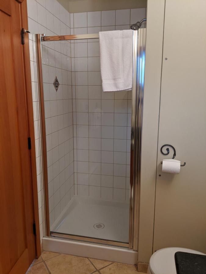 Moon Water Lodge Malahat Zewnętrze zdjęcie